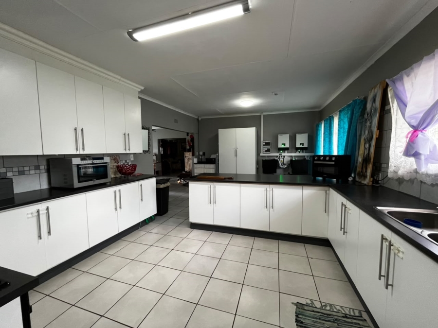 3 Bedroom Property for Sale in La Hoff North West